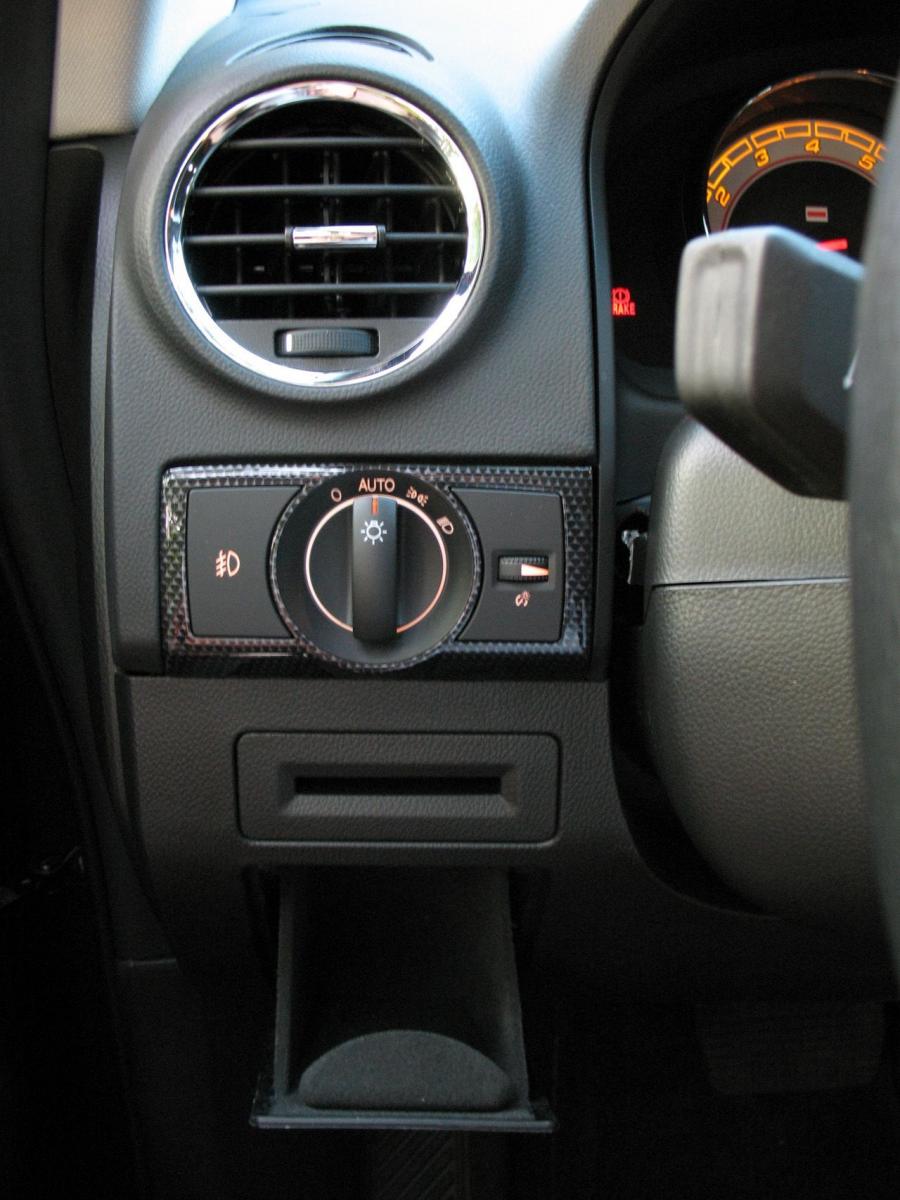 Детали интерьера Saturn Vue Red Line 2008 года  (фото 43 из 48)